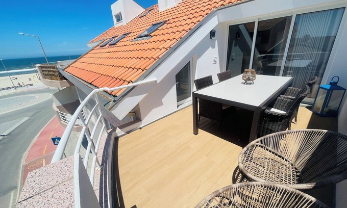 Torreira Apartment | Beachfront apartment with terraces.