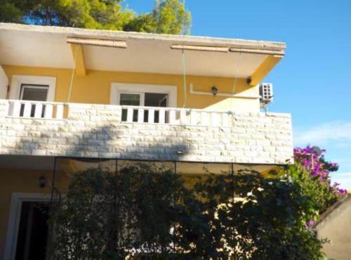 Ivan Dolac Apartment | Beachfront Apartments Plaža