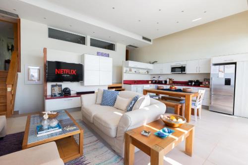 Juan Dolio - El Pueblo Apartment | Beachfront Bbq Infinitypool&jacuzzi Aqualoft