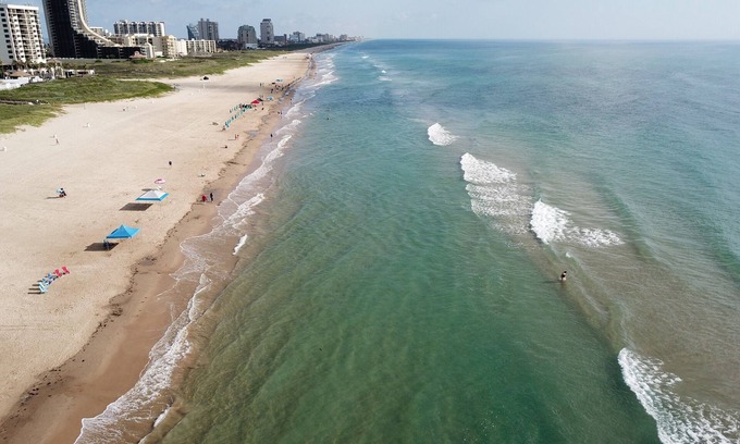 South Padre Island Condo | Beachfront Corner Unit.ON THE BEACH. Unbelievable Views!