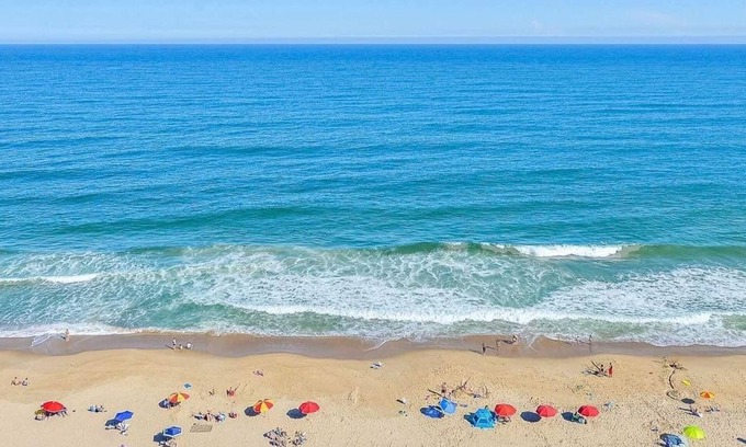 New Smyrna Beach Condo | Beachfront condo*Spectacular views & amenities! *Walk to Flagler!*Updated Unit