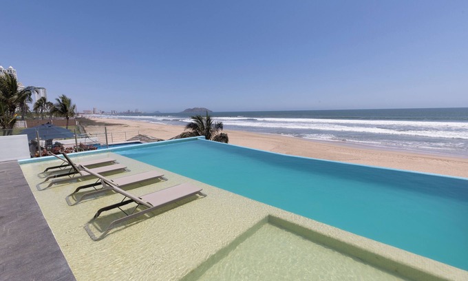 Cerritos Condo | Beachfront Condo With Pool Brand New