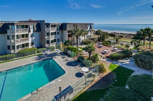 Myrtle Beach Apartment | Beachfront Condo with Resort Perks in Myrtle Beach!