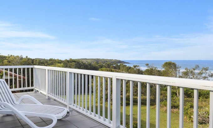 Arrawarra Headland House | Beachfront Family Friendly Property at Mullawarra Beach
