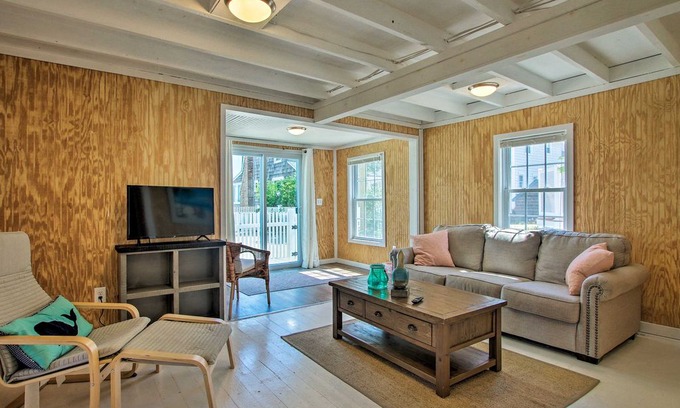 Old Lyme Apartment | Beachfront Family Apt. in Hawk's Nest Beach!