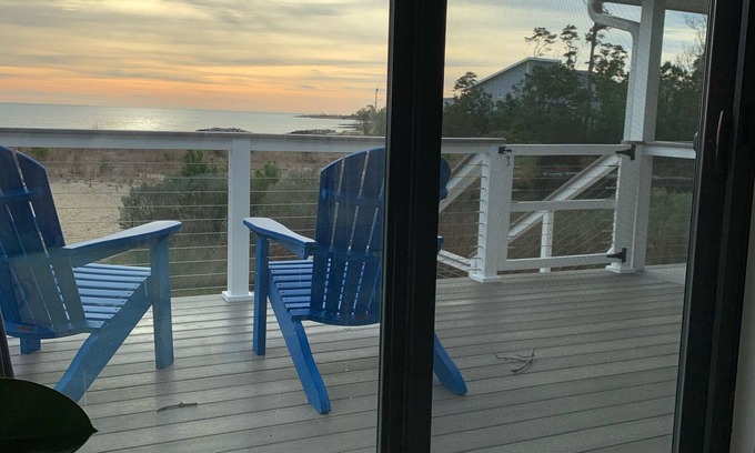 Gwynn House | Beachfront Home on Chesapeake Bay - Gwynn’s Island