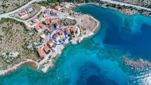 Cesarica Apartment | Beachfront House Amaris