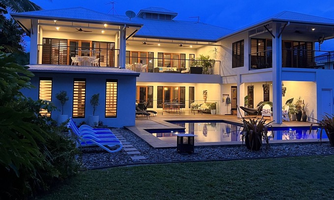 Kewarra Beach House | Beachfront huge resort-style for 16 just Renovated heated pool Palm Cove area