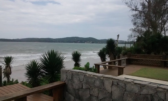 Porto Belo House | Beachfront in Manguinhos, Great for Children, 14 persons 5 bedrooms