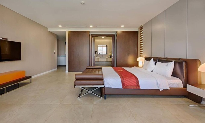 Ngu Hanh Son House | Beachfront Luxury 08-BDR Villa within Ocean Villas