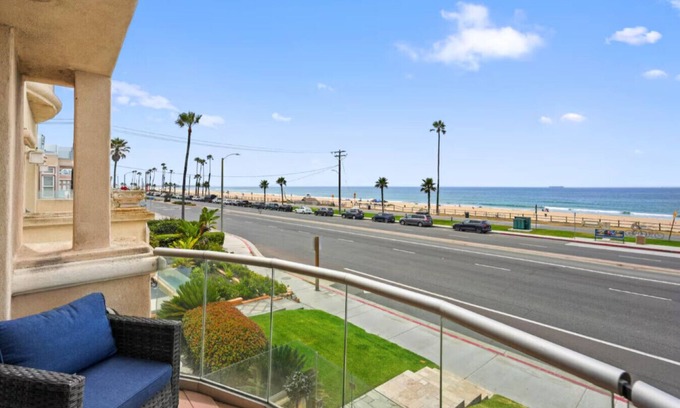Huntington Beach House | Beachfront Oasis with Stunning Views