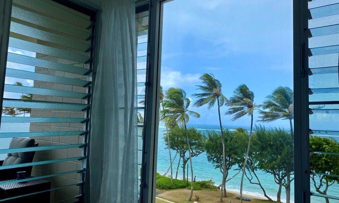 Hauula Apartment | Beachfront & Oceanviews - New Furnishings