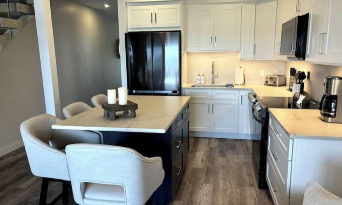 Savannah House | Beachfront on Spotts Beach!nn