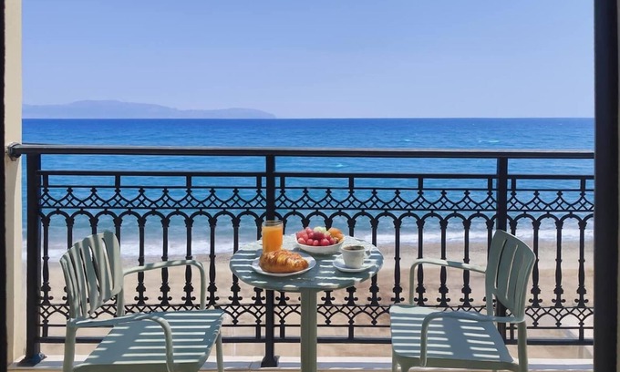 Agia Pelagia Apartment | Beachfront Panorama Apartment in Kythira!
