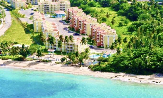 Mediania Alta Apartment | Beachfront Paradise Resort Villa near San Juan