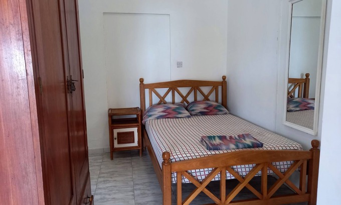 Bridgetown House | Beachfront Studio Apartment - Brighton Beach