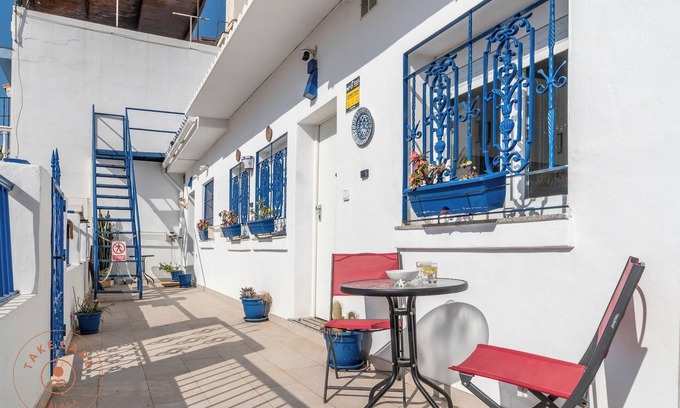 Playas del Palo Apartment | Beachfront studio, el Palo - TakeCareMalaga