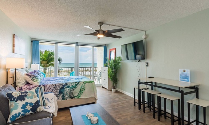 Treasure Island Condo | Beachfront Sunsets- Studio Unit with Kitchenette!
