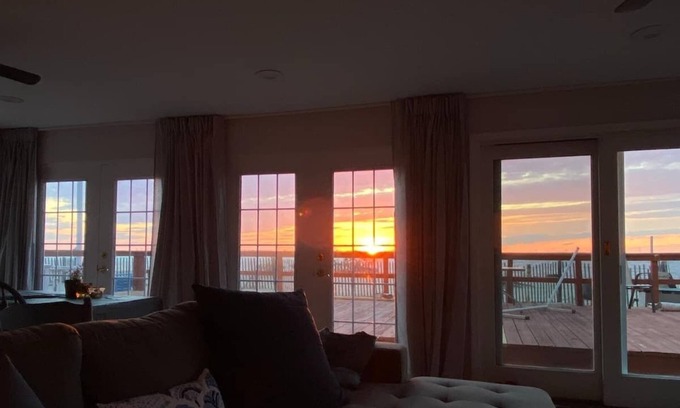 Hancocks Bridge House | Beachfront Sunsets on the Water at Oakwood Beach