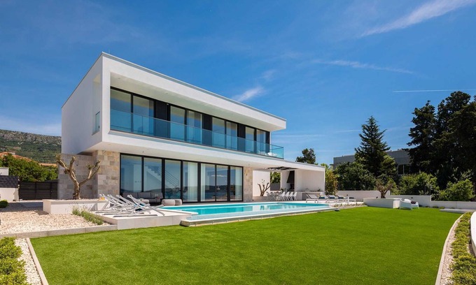 Kastela Villa | Beachfront Villa The View with Pool