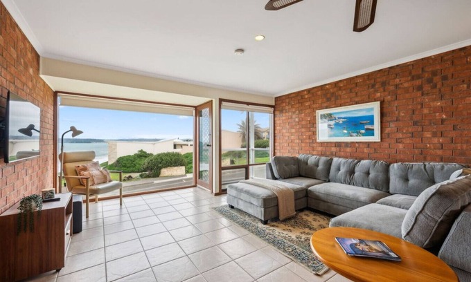 Port Elliot House | Beachfront Views at Southern Sands- WIFI