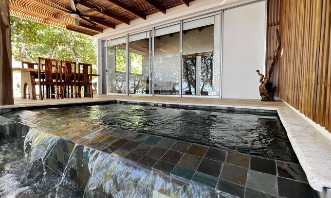 Playa Santa Teresa Villa | Beachfront villa Juana right on the water!