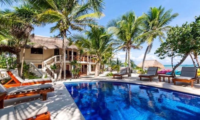 Soliman Bay Villa | Beachfront Villa & pool a Tropical Paradise to relax & enjoy