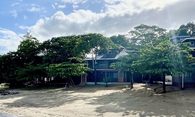 Antoneys Cay House | BEACHFRONT VILLA! Snorkel & explore the amazing reef! Experience Caribbean Life!