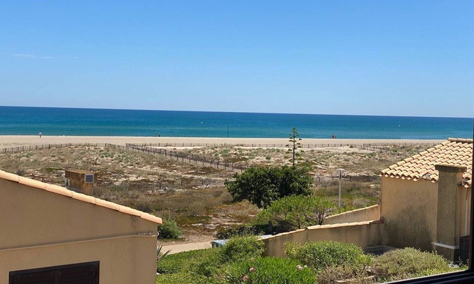 Port Leucate Villa | Beachfront Villa with Sea View, Sleeps 4, Parking, Near Shops & Aqualand, Pets Allowed