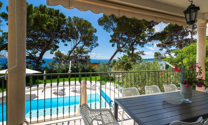Brela Villa | Beachfront Villa with heated private pool