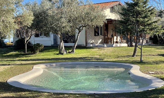 Ortona Villa | Beachfront villa with pool