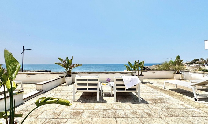 Santa Caterina Apartment | Beachfront villa with panoramic terrace