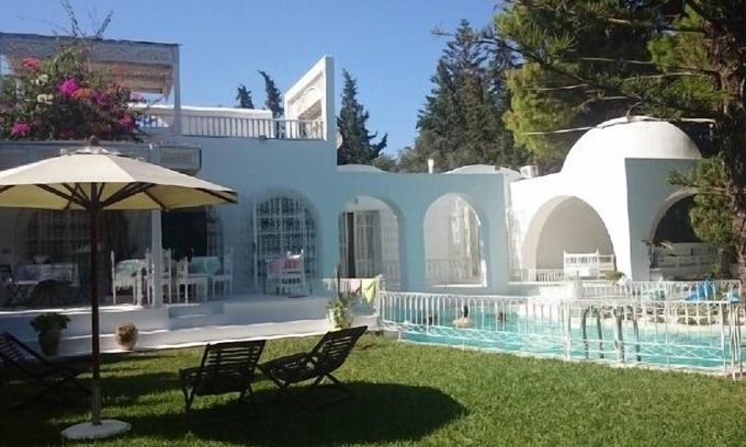 Mrezga Villa | Beachfront villa with pool in private residence