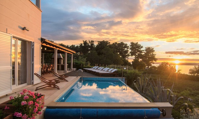 Mirce Villa | Beachfront villa wt heated infinity pool, jacuzzi, seaview terraces &eco gardens