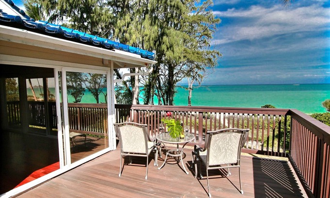 Waimanalo House | BEACHFRONT with Hot Tub! White Sand Beach with Sandy Bottom Bay Sleeps 8-18