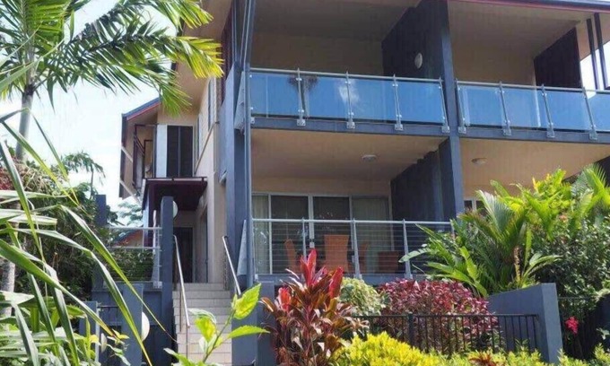 Mission Beach Apartment | BeachHouse One ~ Beachfront Haven ~ One bedroom