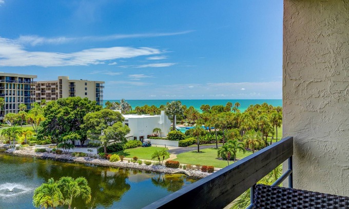 Longboat Key Condo | Beachplace 4 - 304 by FGC