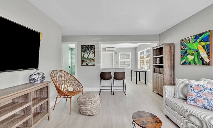 North Beach Apartment | Beachside 1BR Apt – Walk to Hollywood and Dania Beach