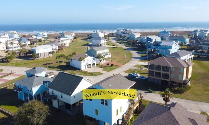 Pointe San Luis House | Beachside / 4BR / 3BA / Game Room / Pool