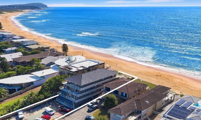Wamberal Apartment | BEACHSIDE #7 | Close to beach | Accom Holidays