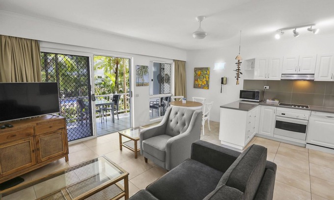 Clifton Beach Apartment | Beachside Apartment With Pool And Garden View!