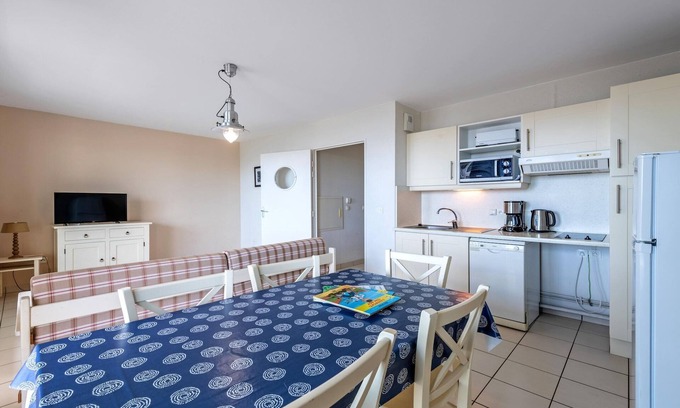 Plougonvelin Apartment | Beachside Bliss in Brittany