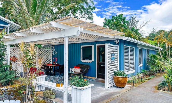 Honalo House | Beachside Cottage surrounded by coffee trees but minutes from the beaches