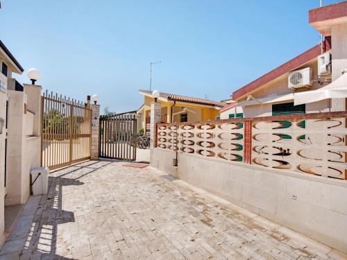 Reitani Apartment | Beachside Getaway w Garden