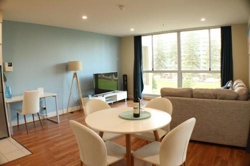 Glenelg Apartment | Beachside Luxury Apartments One & Two Bedroom in Beachfront Oaks Pier Building