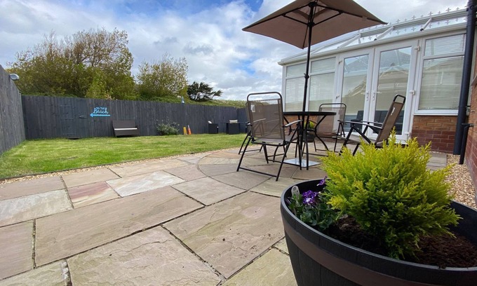 Prestatyn House | BEACHSIDE, pet friendly, with a garden in Prestatyn