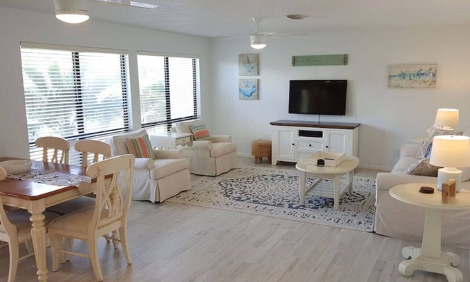 Navarre Beach Apartment | Beachview Beachin`, Navarre Beach