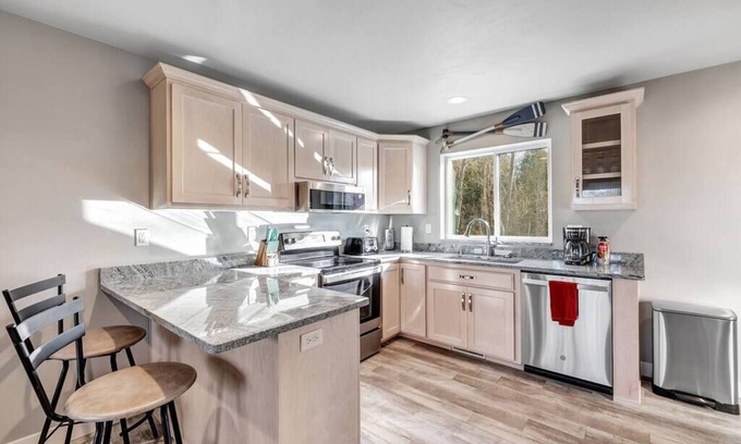 Sister Bay Condo | Beachview Condo No 7