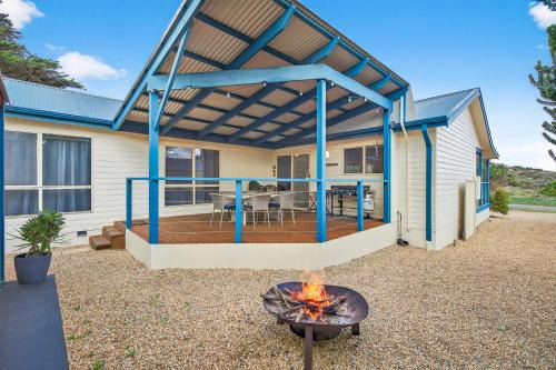 Goolwa Beach House | Beachwood - Fabulous Front-Row Goolwa Beach, Pet Friendly