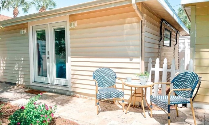 Belle Vista Cottage | Beachy 1BDR/1BA: Walk to Beach, w/Parking!